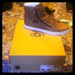 NWT Ugg Sneakers sz 10 Brown